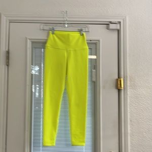 ALO Yoga XXS leggings neon yellow perfect condition
